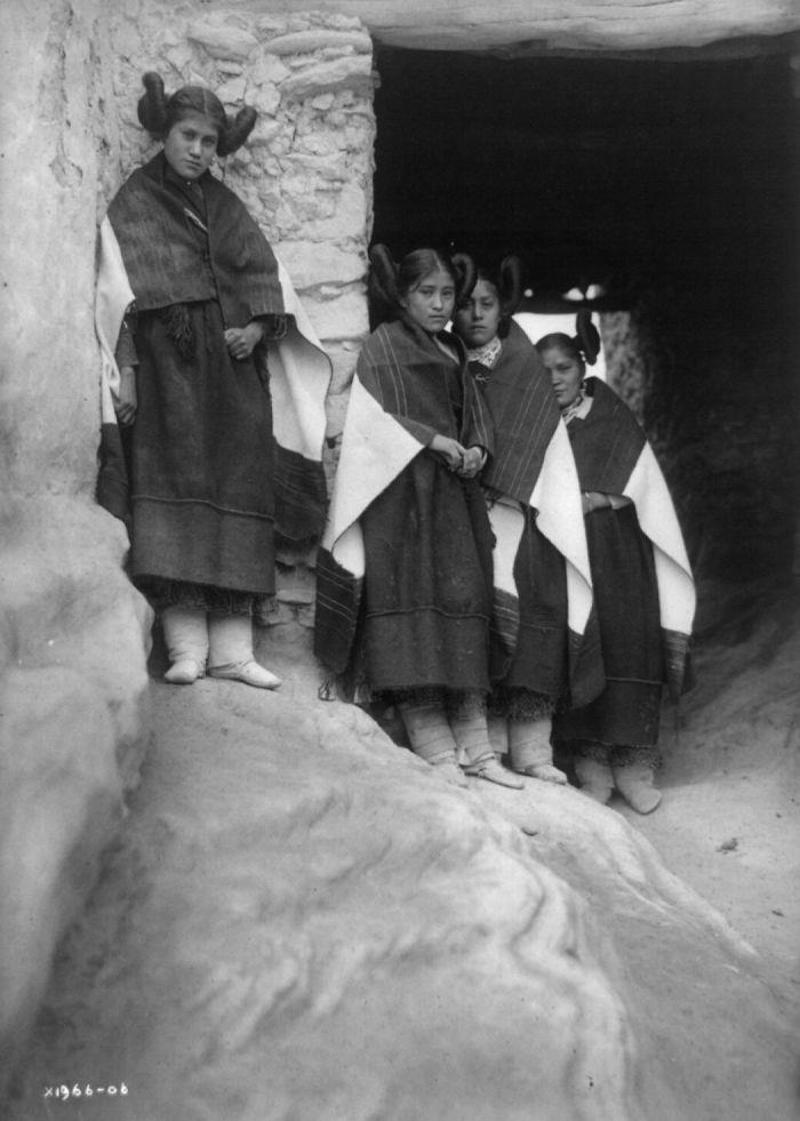#19 Walpi Maidens, 1906 #1 A Klamath Chief Stands On A Hill Above Crater Lake, Oregon, 1923, #3 A Jicarrilla Girl, C. 1910, #5 An Apsaroke Mother And Child, 1908, #7 A Tewa Girl, 1906, #9 Piegan Tepees, 1910, #11 Mohave Woman, 1903, #13 A Kwakiutl Wedding Party Arrives In Canoes, 1914, #15 Eskadi, Of The Apache Tribe, 1903, #17 A Smoky Day At The Sugar Bowl, 1923, #19 Walpi Maidens, 1906, #21 Navajo Man, 1904, #23 Navajos, 1905, #25 Piegan Girls Gather Goldenrod, 1910, #27 A Hidatsa Man With A Captured Eagle, 1908, #29 Hakalahl, A Nakoaktok Chief, 1914, #31 A Young Member Of The Apache Tribe, C. 1910, #33 Apsaroke Man Wearing Medicine Hawk Headdress, 1908, #35 A Kwakiutl Gatherer Hunts Abalones In Washington, 1910, #37 Kwakiutl People In Canoes In British Columbia, 1914, #39 A Cahuilla Woman, 1924, #41 Members Of The Qagyuhl Tribe Dance To Restore An Eclipsed Moon, C. 1910, #43 Iahla, Also Known As "willow," Of The Taos Pueblo, 1905, #45 A Kutenai Duck Hunter, 1910, #47 A Hupa Woman, 1923, #49 A Maricopa Woman, 1907, #51 Spearing Salmon, 1923, #53 Nayenezgani, A Navajo Man, 1904, #55 A Zuni Woman, 1903, #57 Hopi Bridal Costume, 1900, #59 A Maricopa Woman With Arrow-brush Stalks, 1907, #61 At The Old Well Of Acoma, 1904, #63 A Kwakiutl Shaman, 1914, #65 An Apache Woman Reaps Grain, C. 1910, #67 A Sioux Hunter, 1905, #69 Piegan Chiefs, 1900, #71 Mnainak, A Yakima Chief, 1910