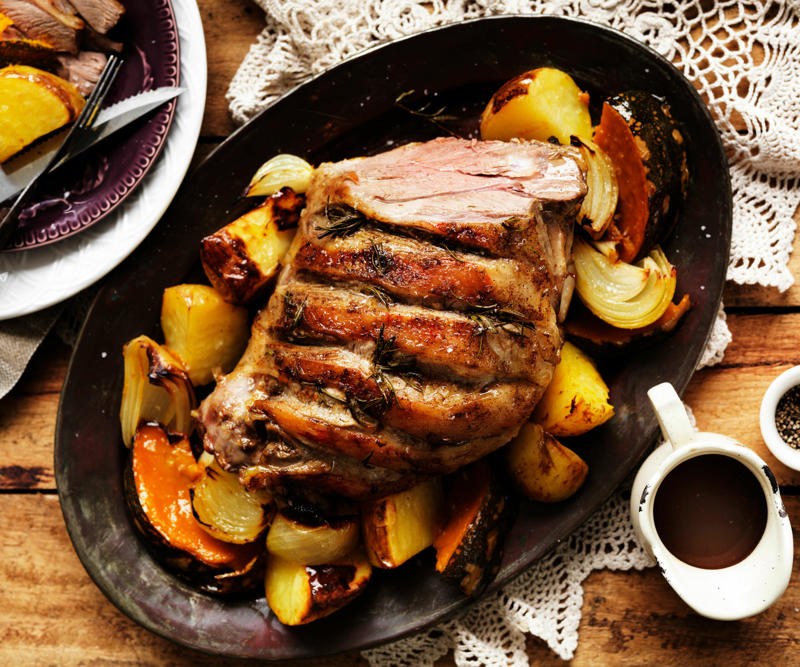 Ingredients, The secret to making the best roast potatoes, How to make roast potatoes in the air fryer, Best roast potatoes recipe variation, Which potatoes are best for roasting?, What to serve with these roast potatoes…
