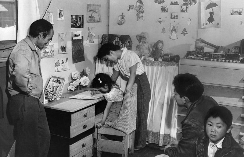 Life at home during the 1940s, The world at war, America enters the conflict, Facing war back home, Rationing and reduction, Back to basics, The average 1940s home?, 1940s kitchens, Inside the food pantry, Old and new technologies, The advent of television, Dining rooms, The 1940s bedroom, Glamorous boudoirs, Murphy beds, Bathrooms in the 1940s, New luxury, Growing their own, Rural migration, Homesteading, Life on the farm, Luxury homes in the 1940s, Stately homes take on new life, Hollywood in the 40s, Privilege and power, In the Governor's mansion, Political exiles, Comfort and hope, The White House restoration, Henry Ford's mansion, The end of World War II, Urban migration, Overcrowded cities, Factory housing, Hard times, Homelessness, Prefab housing, The Lustron House, President Roosevelt’s G.I. Bill, The 1946 housing protest, Housing discrimination, Japanese American internment camps, Out with the old, in with the new, Moving towards mid-century modernism, Mass-produced furniture, Building the suburbs, Welcome to Levittown
