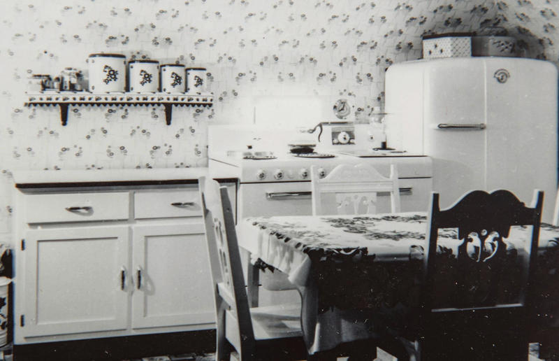 Life at home during the 1940s, The world at war, America enters the conflict, Facing war back home, Rationing and reduction, Back to basics, The average 1940s home?, 1940s kitchens, Inside the food pantry, Old and new technologies, The advent of television, Dining rooms, The 1940s bedroom, Glamorous boudoirs, Murphy beds, Bathrooms in the 1940s, New luxury, Growing their own, Rural migration, Homesteading, Life on the farm, Luxury homes in the 1940s, Stately homes take on new life, Hollywood in the 40s, Privilege and power, In the Governor's mansion, Political exiles, Comfort and hope, The White House restoration, Henry Ford's mansion, The end of World War II, Urban migration, Overcrowded cities, Factory housing, Hard times, Homelessness, Prefab housing, The Lustron House, President Roosevelt’s G.I. Bill, The 1946 housing protest, Housing discrimination, Japanese American internment camps, Out with the old, in with the new, Moving towards mid-century modernism, Mass-produced furniture, Building the suburbs, Welcome to Levittown