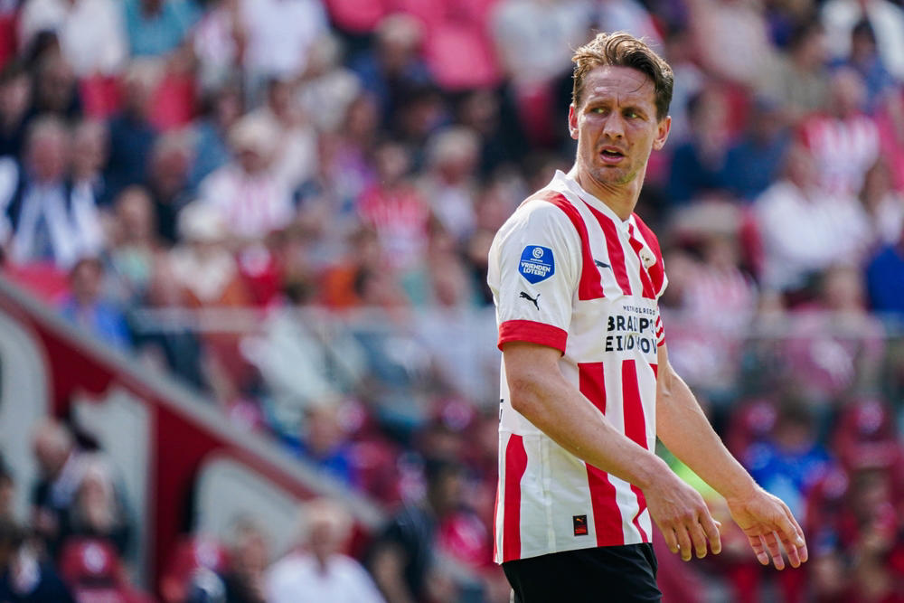 5. Luuk de Jong – £31,711 per week / £1,648,974 per year 20. Romelu Lukaku – 51 Headed Goals, 19. Guillaume Hoarau – 51 Headed Goals, 18. Olivier Giroud – 52 Headed Goals, 17. Sergio Ramos – 52 Headed Goals, 16. Harry Kane – 53 Headed Goals, 15. Islam Slimani – 53 Headed Goals, 14. Peter Crouch – 56 Headed Goals, 13. Zlatan Ibrahimovic – 58 Headed Goals, 12. Edinson Cavani – 58 Headed Goals, 11. Miroslav Klose – 58 Headed Goals, 10. Karim Benzema – 59 Headed Goals, 9. Mario Mandzukic – 60 Headed Goals, 8. Edin Džeko – 62 Headed Goals, 7. Aritz Aduriz – 63 Headed Goals, 6. Bas Dost – 68 Headed Goals, 5. Radamel Falcao – 71 Headed Goals, 4. Fernando Llorente – 77 Headed Goals, 3. Robert Lewandowski – 83 Headed Goals, 2. Luuk De Jong – 84 Headed Goals, 1. Cristiano Ronaldo – 112 Headed Goals