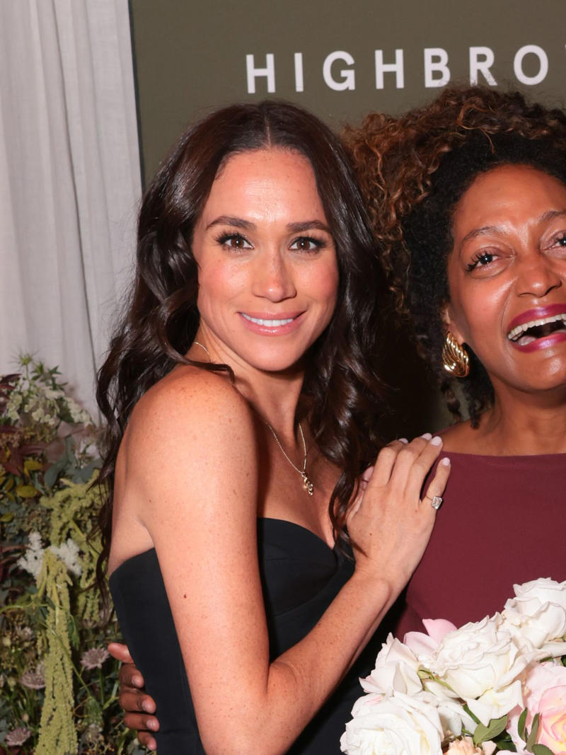 The deeper meaning behind Meghan's jewellery choice, Meghan's engagement ring – all the details, Meghan's extra diamond sparkler, A minimalist look