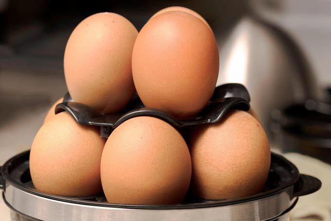 Use a Cheese Grater To De-Stem Herbs, Use a Stand-Up Mixer To Shred Chicken, Make a Cinnamon Roll in a Waffle Maker, Dice Eggs With a Cooling Rack, Drain Meatballs on Baking Rack, Slice Potatoes With an Apple Cutter, Make Whipped Cream With a Blender, Whisk Eggs With a Milk Frother, Use a Rice Cooker To Make Oatmeal, Use a Coffee Maker To Boil Water, Use a Coffee Grinder For Spices, Boil Eggs in a Slow Cooker