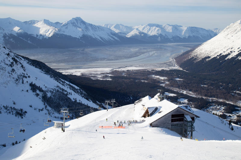 10. Jackson Hole, WY: 317”, 9. Whitewater, BC: 329” (838 cm), 8. Stevens Pass, WA: 332”, 7. Mount Bohemia, MI: 345”, 6. Lake Louise, AB: 351”, 5. Kicking Horse, BC: 353” (899 cm), 4. Alyeska, AK: 353”, 3. Jay Peak, VT: 395”, 2. Mt. Baker Ski Area, WA: 416”, 1. Revelstoke, BC: 440” (1,120 cm)