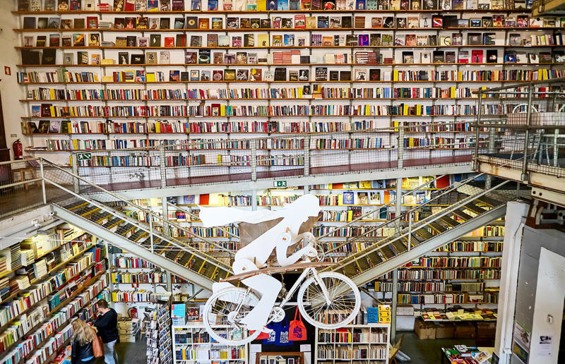 17. Livraria Ler Devagar, Lisbon, Portugal 23. Cafebreria El Pendulo, Mexico City, Mexico, 22. Les Bouquinistes, Paris, France, 21. Strand Bookstore, New York City, New York, USA, 20. Word on the Water, London, England, UK, 19. Powell's Books, Portland, Oregon, USA, 18. Libreria Acqua Alta, Venice, Italy, 17. Livraria Ler Devagar, Lisbon, Portugal, 16. Daunt Books, London, England, UK, 15. Carturesti Carusel, Bucharest, Romania, 14. Hatchards, London, England, UK, 13. Brattle Book Shop, Boston, Massachusetts, USA, 12. Librairie Avant-Garde, Nanjing, China, 11. Bart's Books, Ojai, California, USA, 10. stories!, Hamburg, Germany, 9. Leakey's Bookshop, Inverness, Scotland, UK, 8. Boekhandel Dominicanen, Maastricht, Netherlands, 7. Zhongshuge Bookstore, Chongqing, China, 6. The Last Bookstore, Los Angeles, California, USA, 5. Akateeminen Kirjakauppa, Helsinki, Finland, 4. Shakespeare and Company, Paris, France, 3. Waterstones, Bradford, England, UK, 2. El Ateneo Grand Splendid, Buenos Aires, Argentina