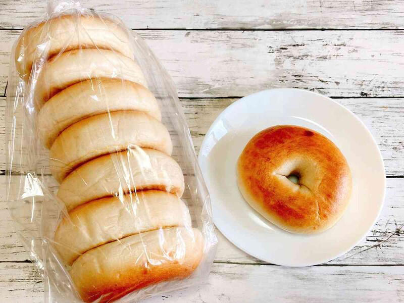 1. やっぱりパーティーは本場のターキーで！ コストコの「スモークターキードラムスティック」, 2. マフィンの新作は甘すぎない大人の味わい！ コストコの「ココアクッキークランブルマフィン」, 3. たっぷり330g入りであったか～い！ コストコの「マッシュルームチキンスープ」, 1位：コストコ通からも人気の「マスカルポーネロール」, 2位：売り切れ続出！コスパ良しな「オートミール」, 3位：冷凍保存もできる「トリプルチーズタルト」, 4位：スーパーの半額で買える「オイコス」, 5位：安いのに柔らかくて美味しい「牛タン」, 6位：コストコ定番スイーツといえば「ストロベリースコップケーキ」, 7位：コストコで10年愛されているロングセラー商品「メキシカンサラダラップ」, 8位：自宅で本格アヒージョを楽しめる「シーフードアヒージョ」, 9位：1個あたり14円！コスパ最強の「ディナーロール」, 10位：ボリューム満点の「ビーフガーリックバターライス」, 1位：一家に一個の必須アイテム「オキシクリーン」, 2位：用途に合わせて選べる「ジップロック」, 3位：コストコの代名詞！選べる大中小「コストコ くま ぬいぐるみ」, 4位：コスパ良し！ママに嬉しい「ベビーワイプ」, 5位：口内環境を整える「リステリン・マウスウォッシュ」, 6位：密閉力抜群！ラップより使える「プレスンシール」, 7位：大容量が嬉しい「カークランド・流せるウェットティッシュ」, 8位：ひも付きでまとめやすい「カークランドシグネチャーひも付きゴミ袋」, 9位：少しの量でもしっかり洗浄「エコベール（食器用洗剤）」, 10位：スーパーよりコスパ良く購入できる「フィニッシュ（食洗機用洗剤）」, 専門家イチオシストが注目！コストコの新規トピックス＆流行予想, 1. 全長236cm！ コストコの代名詞「巨大くまのぬいぐるみ」, 2.【パーティーの主役】見た目も豪華なハーフシートケーキのカスタム術, 3.【隠れた名品】冷凍庫に常備したい！「ポテトハットグ」, 1位：イワキ パック＆レンジ 200ml 耐熱ガラス保存容器, 2位：トフィー 電子レンジ用 グリルパン, 3位：小分け術でコスト効率化！「ジップロック」, プルコギビーフ：小分け冷凍方法（1回分ずつ平たく）＆アレンジ例, ハイローラー：冷凍不向きでも“焼く”アレンジで別のおいしさに, ロティサリーチキン：骨でスープを取る裏技, オイコスヨーグルト：低カロリー・高タンパク＋冷凍アレンジ, オーガニックバナナ：認証＆追熟のコツ, オーツミール：ダイエット食品としての高コスパ, 1．フルーツのパワーでお肉が柔らか！ リピーター続出の「プルコギビーフ」, 2．やわらかくて美味しい「さくらどりもも肉」, 3．生のまま空輸されているため味も食感も抜群の「アトランティックサーモン」, 1.コストコの「ハムレットチョコクリスピー」は圧倒的にコスパが良い！, 2．コストコの「マドレーヌ」は20個入りの大容量！ 冷凍保存もOK, 3．見た目もかわいいココナッツ度高めのチョコ「ラファエロ」, 1．定番大人気！コストコの「ティラミス・ドルチェ」, 2．コストコの定番チーズケーキ「トリプルチーズタルト」がリニューアル！, 3．冷凍保存でストック！コストコの人気ワッフル「ミルキャンプ」, 4．オンライン予約も！コストコ「ハーフシートケーキ」, 1．高級感あふれるサクサク食感の「ラグジュアリーミニクロワッサン」, 2．リピ買い続出！ 大容量でお得な「パンオショコラサヴール」, 3．きめ細かくふわふわの食感でアレンジも豊富な「ミルクブレッド」, 4．知らない人がいないほど大人気の定番商品「ディナーロール」, 5．食品ランキング1位の実力！ コストコの「マスカルポーネロール」が絶品, 6．もっちり食感で大人気！コストコの「ベーグル」, 1．コストコの「ロティサリーチキン」はコスパ抜群でパーティーに最適！, 2．大人気ロングセラー！ コストコの「メキシカンサラダラップ」, 3．フードコートで人気のコストコ「チーズバーガー」, 1．ディナーロールだけじゃない？ コストコの「マスカルポーネロール」が絶品, 2.小分けのオリーブオイル「ALCALA minioliva」で新鮮な料理を, 2.ダイエット中のおやつに！丸ごとしいたけの「シイタケマッシュルームクリスプ」, 1．ヨーグルト「オイコス」はコストコで買うのがお得！, 2．コストコの「種なしぶどう」は甘いと評判！たっぷりお買い得, 3．コストコの「メニセーズ プチパン」は常温で保存もできる本格パン！, 1．見た目もかわいい！コストコのはちみつ「ハニーベア」, 2．コストコの「ミックスナッツ」は魅惑のおつまみ！, 3．コストコの巨大「チェダーチーズ」は用途イロイロで便利！, 1．コストコで買えるスタバのコーヒー「エスプレッソブレンド」, 2．健康にもいいコストコのオーガニック商品「ルイボスティー」, 3．コストコで大人気のお酢系ドリンク「美酢」, 1．厚みがあって丈夫な「バウンティ」の使い道はさまざま, 2．食品の保存に欠かせない「ジップロック」はスライダーがおすすめ, 3．超優秀なコストコの大判「レジャーシート」, 無添加で栄養豊富！ ダイエットにも活用できる「クエーカーグラノーラ」, アレンジレシピが豊富で朝にも大活躍してくれる「韓国のりフレーク」, 海外風クッキーが焼けておうち時間を楽しく過ごせる「クッキードゥ」, 【活用ルール1】冷凍できる商品はすべてコストコで買え！, 【活用ルール2】お気に入りのブランドにこだわり過ぎるな！, 【活用ルール3】圧倒的にお得な商品は、絶対にコストコで買え！, コストコの会員種別と年会費, リワードとコスト効率化のノウハウ, 【2025年12月】今週（週末）限定で値下げされている特にお得な商品はありますか？, コストコの食品で、一人暮らしや少人数家庭が損をしないための「3つの原則」とは何ですか？, ランキング1位のマスカルポーネロール（パン）を無駄なく消費するための冷凍・保存術を教えてください。, ランキング1位の日用品「オキシクリーン」以外に、リピートすべき高コスパな日用品は何ですか？, ロティサリーチキン（惣菜）を最後まで食べきるための骨の活用方法を教えてください。, コストコでしか買えない、SNSで話題の「隠れ人気スイーツ」は何ですか？, コストコのプライベートブランド（カークランドシグネチャー）が安くて高品質な理由は何ですか？, 冷凍食品で特におすすめの「時短調理グルメ」は何ですか？, コストコで購入できるキッチン用品の中で、特に買ってよかったものは何ですか？, コストコオンライン通販は、会員ではない人でも利用できますか？