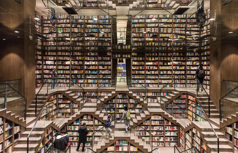 7. Zhongshuge Bookstore, Chongqing, China 23. Cafebreria El Pendulo, Mexico City, Mexico, 22. Les Bouquinistes, Paris, France, 21. Strand Bookstore, New York City, New York, USA, 20. Word on the Water, London, England, UK, 19. Powell's Books, Portland, Oregon, USA, 18. Libreria Acqua Alta, Venice, Italy, 17. Livraria Ler Devagar, Lisbon, Portugal, 16. Daunt Books, London, England, UK, 15. Carturesti Carusel, Bucharest, Romania, 14. Hatchards, London, England, UK, 13. Brattle Book Shop, Boston, Massachusetts, USA, 12. Librairie Avant-Garde, Nanjing, China, 11. Bart's Books, Ojai, California, USA, 10. stories!, Hamburg, Germany, 9. Leakey's Bookshop, Inverness, Scotland, UK, 8. Boekhandel Dominicanen, Maastricht, Netherlands, 7. Zhongshuge Bookstore, Chongqing, China, 6. The Last Bookstore, Los Angeles, California, USA, 5. Akateeminen Kirjakauppa, Helsinki, Finland, 4. Shakespeare and Company, Paris, France, 3. Waterstones, Bradford, England, UK, 2. El Ateneo Grand Splendid, Buenos Aires, Argentina