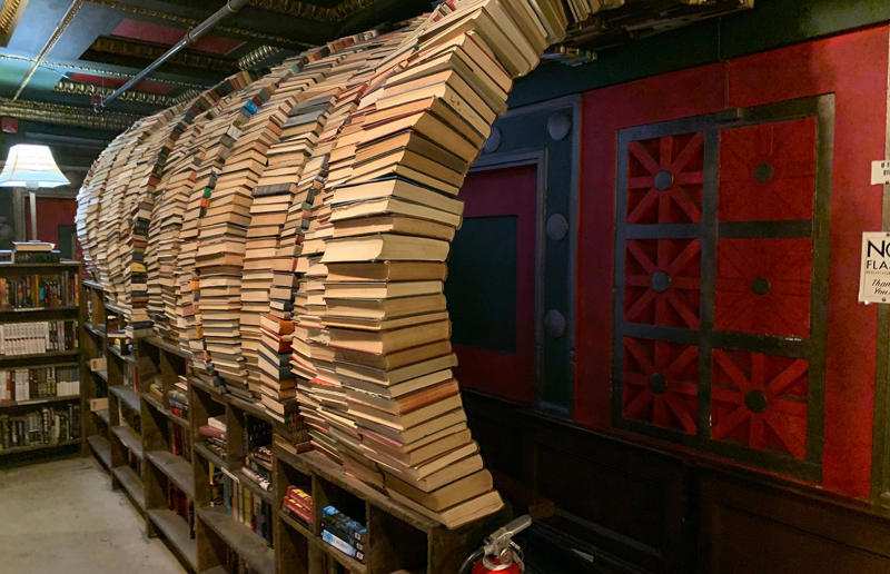 6. The Last Bookstore, Los Angeles, California, USA 23. Cafebreria El Pendulo, Mexico City, Mexico, 22. Les Bouquinistes, Paris, France, 21. Strand Bookstore, New York City, New York, USA, 20. Word on the Water, London, England, UK, 19. Powell's Books, Portland, Oregon, USA, 18. Libreria Acqua Alta, Venice, Italy, 17. Livraria Ler Devagar, Lisbon, Portugal, 16. Daunt Books, London, England, UK, 15. Carturesti Carusel, Bucharest, Romania, 14. Hatchards, London, England, UK, 13. Brattle Book Shop, Boston, Massachusetts, USA, 12. Librairie Avant-Garde, Nanjing, China, 11. Bart's Books, Ojai, California, USA, 10. stories!, Hamburg, Germany, 9. Leakey's Bookshop, Inverness, Scotland, UK, 8. Boekhandel Dominicanen, Maastricht, Netherlands, 7. Zhongshuge Bookstore, Chongqing, China, 6. The Last Bookstore, Los Angeles, California, USA, 5. Akateeminen Kirjakauppa, Helsinki, Finland, 4. Shakespeare and Company, Paris, France, 3. Waterstones, Bradford, England, UK, 2. El Ateneo Grand Splendid, Buenos Aires, Argentina