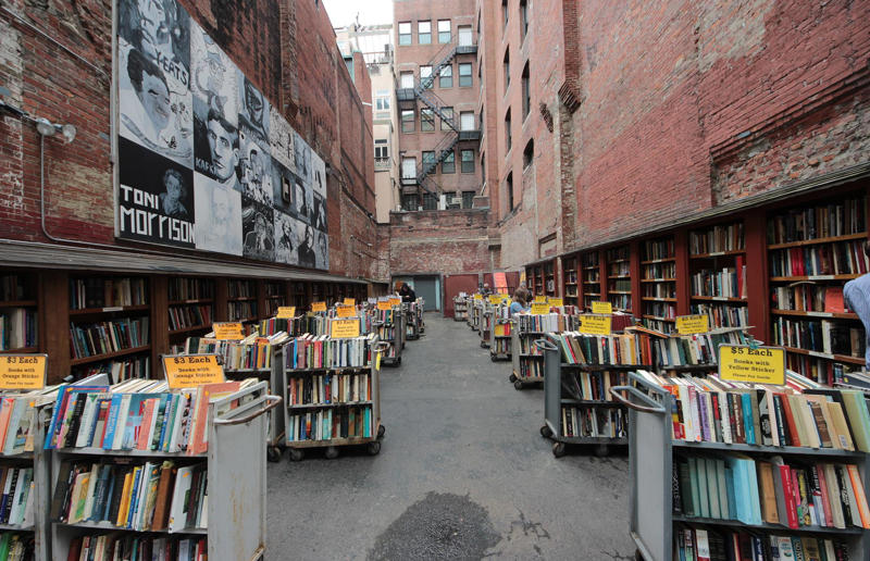 13. Brattle Book Shop, Boston, Massachusetts, USA 23. Cafebreria El Pendulo, Mexico City, Mexico, 22. Les Bouquinistes, Paris, France, 21. Strand Bookstore, New York City, New York, USA, 20. Word on the Water, London, England, UK, 19. Powell's Books, Portland, Oregon, USA, 18. Libreria Acqua Alta, Venice, Italy, 17. Livraria Ler Devagar, Lisbon, Portugal, 16. Daunt Books, London, England, UK, 15. Carturesti Carusel, Bucharest, Romania, 14. Hatchards, London, England, UK, 13. Brattle Book Shop, Boston, Massachusetts, USA, 12. Librairie Avant-Garde, Nanjing, China, 11. Bart's Books, Ojai, California, USA, 10. stories!, Hamburg, Germany, 9. Leakey's Bookshop, Inverness, Scotland, UK, 8. Boekhandel Dominicanen, Maastricht, Netherlands, 7. Zhongshuge Bookstore, Chongqing, China, 6. The Last Bookstore, Los Angeles, California, USA, 5. Akateeminen Kirjakauppa, Helsinki, Finland, 4. Shakespeare and Company, Paris, France, 3. Waterstones, Bradford, England, UK, 2. El Ateneo Grand Splendid, Buenos Aires, Argentina