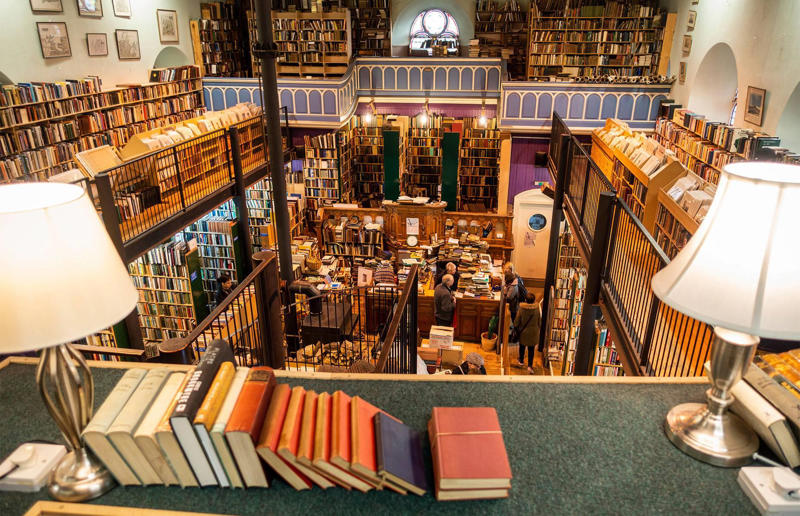 9. Leakey's Bookshop, Inverness, Scotland, UK 23. Cafebreria El Pendulo, Mexico City, Mexico, 22. Les Bouquinistes, Paris, France, 21. Strand Bookstore, New York City, New York, USA, 20. Word on the Water, London, England, UK, 19. Powell's Books, Portland, Oregon, USA, 18. Libreria Acqua Alta, Venice, Italy, 17. Livraria Ler Devagar, Lisbon, Portugal, 16. Daunt Books, London, England, UK, 15. Carturesti Carusel, Bucharest, Romania, 14. Hatchards, London, England, UK, 13. Brattle Book Shop, Boston, Massachusetts, USA, 12. Librairie Avant-Garde, Nanjing, China, 11. Bart's Books, Ojai, California, USA, 10. stories!, Hamburg, Germany, 9. Leakey's Bookshop, Inverness, Scotland, UK, 8. Boekhandel Dominicanen, Maastricht, Netherlands, 7. Zhongshuge Bookstore, Chongqing, China, 6. The Last Bookstore, Los Angeles, California, USA, 5. Akateeminen Kirjakauppa, Helsinki, Finland, 4. Shakespeare and Company, Paris, France, 3. Waterstones, Bradford, England, UK, 2. El Ateneo Grand Splendid, Buenos Aires, Argentina