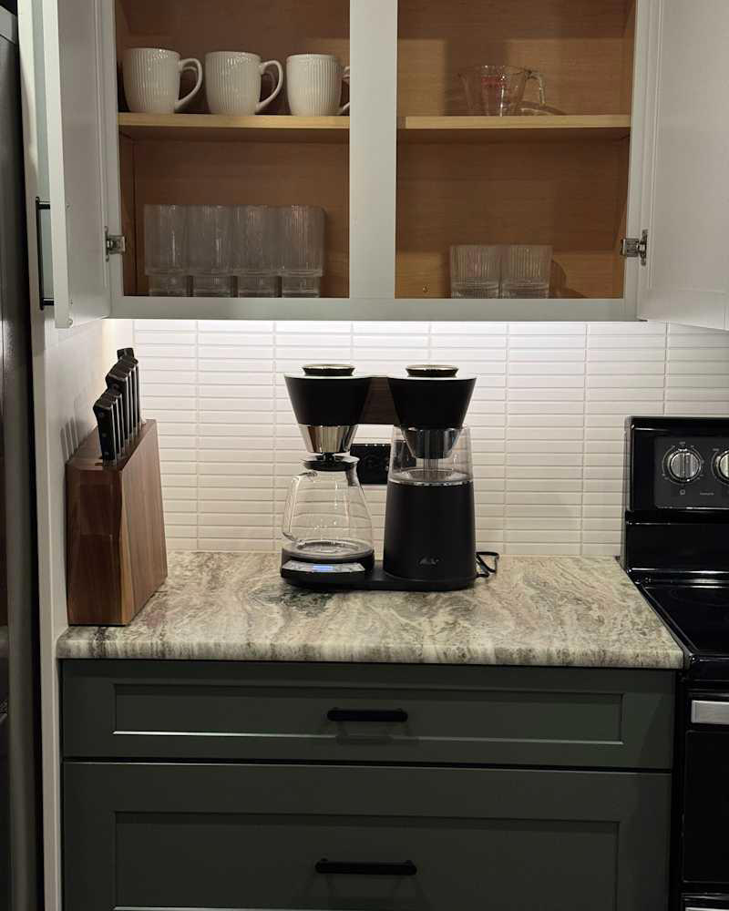 1. Opening up the space, 2. A lot of lighting options, 3. Moody colors, 4. Texture, 5. Vintage touches, 6. High-quality kitchen items