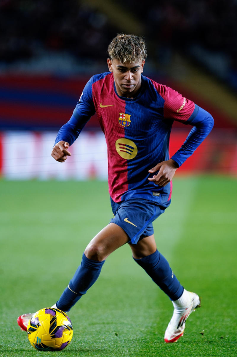 Lamine Yamal – 30 assists 10. Frenkie de Jong (2018/19) – +€78M, 9. Kylian Mbappé (2018/19) – +€80M, 7. Kevin De Bruyne (2017/18) – +€85M, 6. Jadon Sancho (2018/19) – +€85M, 5. Kylian Mbappé (2017/18) – +€85M, 3. Lamine Yamal (2023/24) – +€90M, 2. Lamine Yamal (2024/25) – +€110M