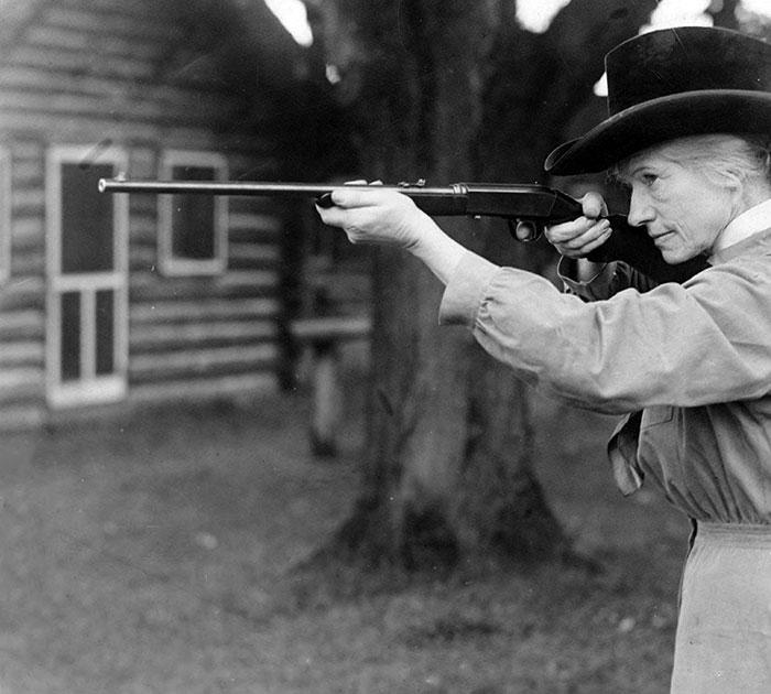 pictures from history -- annie oakley gun