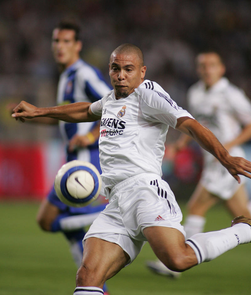 15. Rivelino, 12. Ángel Di María, 11. Jay-Jay Okocha, 10. Neymar, 9. Garrincha, 8. George Best, 7. Ronaldo Nazário (R9), 6. Zinedine Zidane, 5. Ronaldinho, 4. Johan Cruyff, 3. Diego Maradona