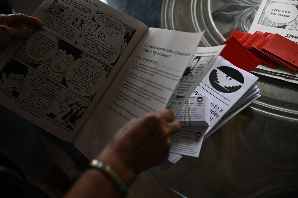 Rampant ICE detentions, Know-your-rights cards, Regardless of your immigration status, What do the cards say?, The right to speak to a lawyer, Ask authorities if you’re free to leave, Give the card to the officers, Translated into 19 languages, The cards have been circulating for almost 20 years, Millions of requests, The distribution of red cards, Anyone can download the cards from the ILRC website, Beware of opportunists, Cost of printing and shipping the cards, Organizations and people are distributing thousands, The card can help people from being deported