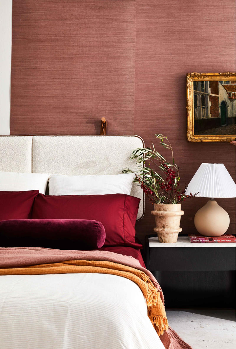 Why bed linen can turn yellow, How to prevent white sheets from yellowing, How do you get yellowed sheets white again?, How to remove yellow stains from white clothes by fabric type, Natural vs chemical options, Here are some tips to help keep your sheets white:, How often should you wash your bed sheets?