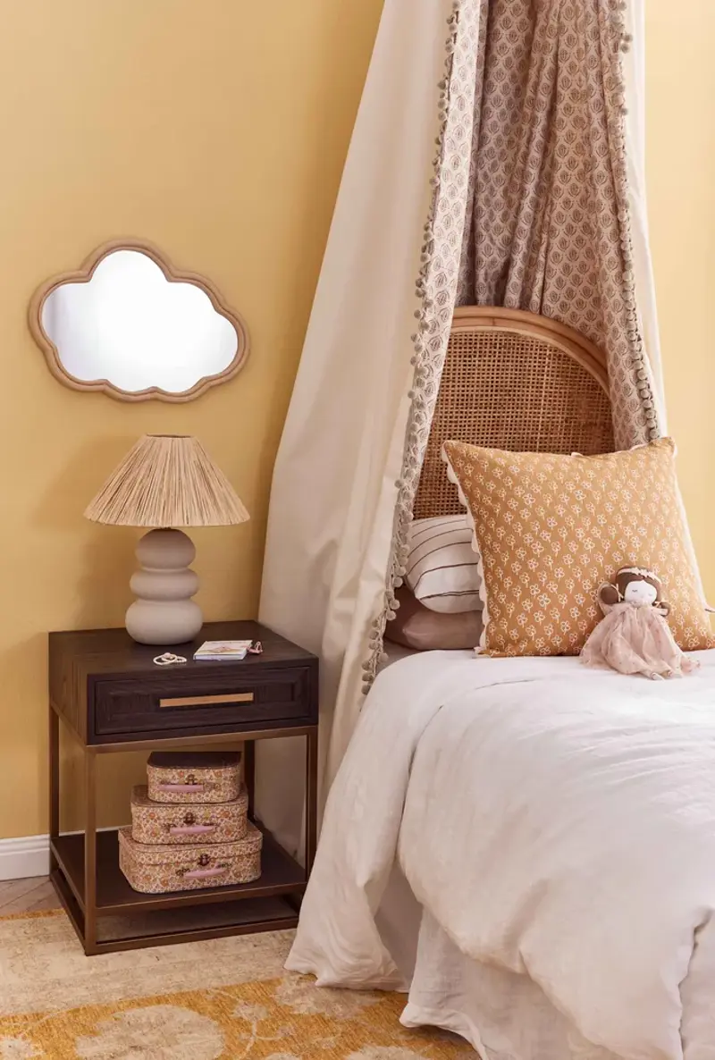 Why bed linen can turn yellow, How to prevent white sheets from yellowing, How do you get yellowed sheets white again?, How to remove yellow stains from white clothes by fabric type, Natural vs chemical options, Here are some tips to help keep your sheets white:, How often should you wash your bed sheets?