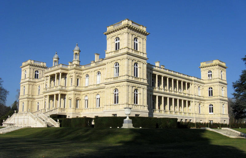 Château de Ferrières The palatial properties of the world's most prestigious families, The Getty family, Patriarch of the Getty dynasty, Sunset Boulevard mansion, In honour of tragic son George Getty ll, Donated to the City of Los Angeles, Sutton Place, The home of a recluse, Getty's Italian villa renovation, Popular with celebrities then and now, Photo finish for the new generation, The Kennedy family, Moving on up, New York high society, The Kennedy Compound, Cape Cod, The White House by the sea, The Kennedy's Palm Beach escape, American royalty, JFK's Virginia home, Sold to Robert and Ethel Kennedy, The future of the Kennedy family, The Vanderbilt family, The Gilded Age, The largest house in the Big Apple, Elm Court revival, Magnificent Marble House, Preserved for the nation, The Breakers, Rhode Island's number one tourist attraction, Biltmore: America's largest house, The Guinness family, Ashford Castle, Playground of princes and pop stars, Home of the richest man in Ireland, Farmleigh: Ireland's official state guest house, Kenwood House, A generous philanthropist, Fairytale Luggala estate, A haven for artists and musicians, Raising the roof, The Rockefeller family, Regal Rockwood Hall, Wrecking ball victim, A mansion for the world's first billionaire, No expense spared, A national treasure, New York’s most desirable apartment, Selling off the family treasures, Exclusive properties, A tradition of philanthropy, The Astor family, Romantic Rokeby, Earning its keep, High-society Beechwood, Classy Cliveden House, Scene of the Profumo Affair, Hever Castle and royal connections, Kingsize bed, Grand Ginge Manor, The Rothschild family, Château de Ferrières, Goût Rothschild, Waddesdon Manor, Exceptional art collection, Hôtel de Pontalba, Confiscated by the Nazis, A family gem on the French Riviera, A treasure chest of art and antiquities, Passing on the properties, The Trudeau family, A national disgrace, Happy memories at Harrington Lake, Relaxed style, Maison Cormier, Trudeau's Art Deco mansion, Rideau Cottage