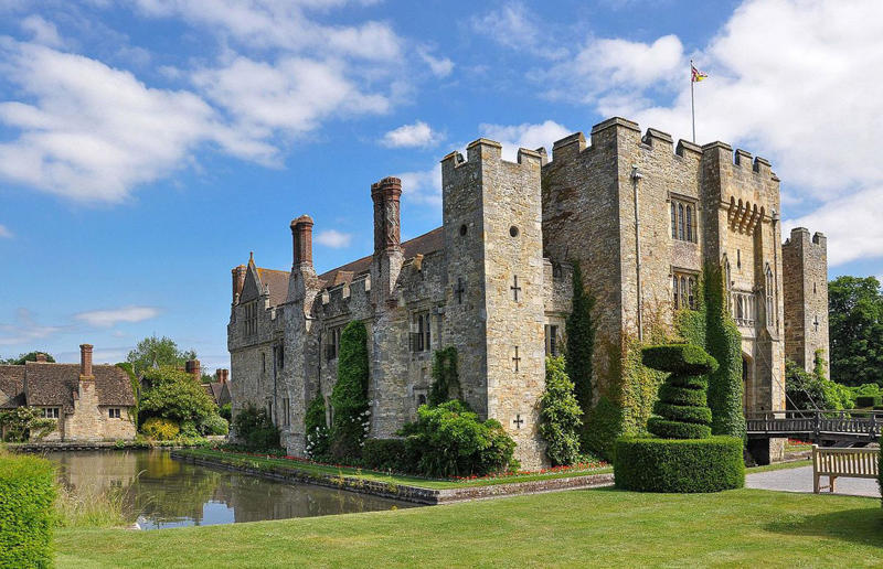 Hever Castle and royal connections The palatial properties of the world's most prestigious families, The Getty family, Patriarch of the Getty dynasty, Sunset Boulevard mansion, In honour of tragic son George Getty ll, Donated to the City of Los Angeles, Sutton Place, The home of a recluse, Getty's Italian villa renovation, Popular with celebrities then and now, Photo finish for the new generation, The Kennedy family, Moving on up, New York high society, The Kennedy Compound, Cape Cod, The White House by the sea, The Kennedy's Palm Beach escape, American royalty, JFK's Virginia home, Sold to Robert and Ethel Kennedy, The future of the Kennedy family, The Vanderbilt family, The Gilded Age, The largest house in the Big Apple, Elm Court revival, Magnificent Marble House, Preserved for the nation, The Breakers, Rhode Island's number one tourist attraction, Biltmore: America's largest house, The Guinness family, Ashford Castle, Playground of princes and pop stars, Home of the richest man in Ireland, Farmleigh: Ireland's official state guest house, Kenwood House, A generous philanthropist, Fairytale Luggala estate, A haven for artists and musicians, Raising the roof, The Rockefeller family, Regal Rockwood Hall, Wrecking ball victim, A mansion for the world's first billionaire, No expense spared, A national treasure, New York’s most desirable apartment, Selling off the family treasures, Exclusive properties, A tradition of philanthropy, The Astor family, Romantic Rokeby, Earning its keep, High-society Beechwood, Classy Cliveden House, Scene of the Profumo Affair, Hever Castle and royal connections, Kingsize bed, Grand Ginge Manor, The Rothschild family, Château de Ferrières, Goût Rothschild, Waddesdon Manor, Exceptional art collection, Hôtel de Pontalba, Confiscated by the Nazis, A family gem on the French Riviera, A treasure chest of art and antiquities, Passing on the properties, The Trudeau family, A national disgrace, Happy memories at Harrington Lake, Relaxed style, Maison Cormier, Trudeau's Art Deco mansion, Rideau Cottage