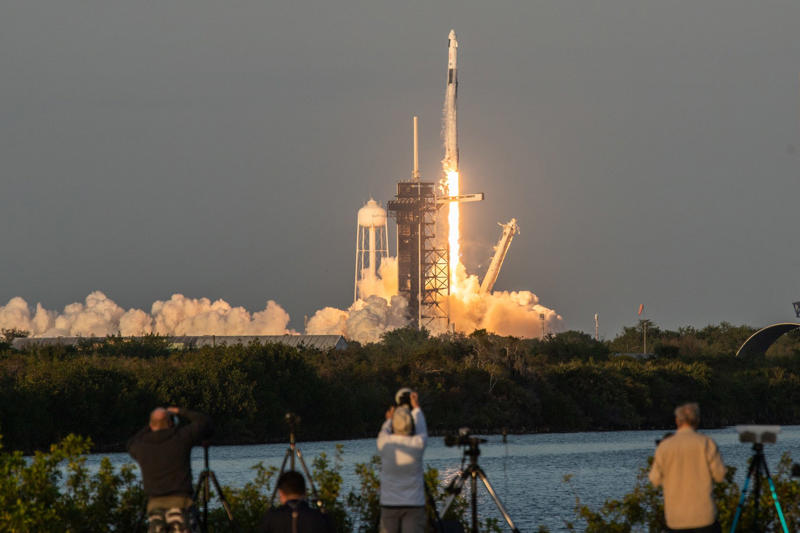 Trump Vs. Musk, 'The Democrat-Republican uniparty', Asking over Twitter, Musk's promise, With friends like these..., Trump's threat, Trump hits back, Go back to your country!, Enough to make some damage