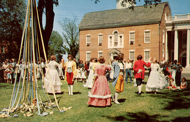 Delaware: Old State House, Dover (1970) Life in the 1970s in every state, Alabama: Alabama Theatre, Birmingham (1972), Alaska: Fishing on Nonvianuk Lake (1973), Arizona: Route 66, Winslow (1979), Arkansas: Testing for pollution in Fort Smith (1973), California: The streets of San Francisco (c.1970), Colorado: Galena Street, Aspen (1974), Connecticut: Collin’s Diner, Canaan (1976), Delaware: Old State House, Dover (1970), Florida: Disney’s Magic Kingdom (1970), Georgia: Farmer ploughing field in Helen (1970), Hawaii: The Brady Bunch in ‘Hawaii Bound’ (1972), Idaho: Camping on Lake Stanley (c.1970s), Illinois: Roller Disco fashion show, Chicago (1979), Indiana: Indianapolis 500 (1973), Iowa: Sergeant John F. Baker Jr. Bridge, Davenport (1972), Kansas: Grain elevator, White Cloud (1974), Kentucky: Miners’ homes, Brookside (1974), Louisiana: Bourbon Street, New Orleans (1976), Maine: Fishing in Cape Elizabeth (1971), Maryland: School excursion to Baltimore harbor (1973), Massachusetts: Haymarket Square, Boston (1973), Michigan: Annual smelt run, Tawas City (1973), Minnesota: SkyRise Terrace, St Paul (1971), Mississippi: Hurricane Camille Gift Shop, Gulfport (1979), Missouri: Tourist information booth, Lake of the Ozarks, Montana: East Glacier Park train station (1974), Nebraska: Sioux tribal dance, North Platte (1970), Nevada: Fremont Street, Las Vegas (c.1970), New Hampshire: Waterville Valley (1972), New Jersey: Seaside Heights boardwalk (1978), New Mexico: Mesa viewpoint (c.1970s), New York: Sightseeing cruise, New York City (c.1970s), North Carolina: Prom queen parade, Huntersville (c.1970s), North Dakota: Arriving at Fargo station (c.1972), Ohio: Aerial view of Toledo (c.1970s), Oklahoma: Oral Roberts University, Tulsa (c.1977), Oregon: Union Station, Portland (1974), Pennsylvania: Street parade, Philadelphia (1976), Rhode Island: Giant milk can, Lincoln (1978), South Carolina: Jungle Golf, Myrtle Beach (1979), South Dakota: Reptile Gardens Wild Animal Park (1975), Tennessee: Interstate 24 near Nashville (1972), Texas: Dallas freeway (1970), Utah: Dead Horse Point, Canyonlands (1972), Vermont: Farm shop (1975), Virginia: Tysons Corner Mall, Tysons Corner (1976), Washington: Seattle skyline (1973), West Virginia: Laundromat, Cedar Grove (1973), Wisconsin: Lake Mendota (1979)