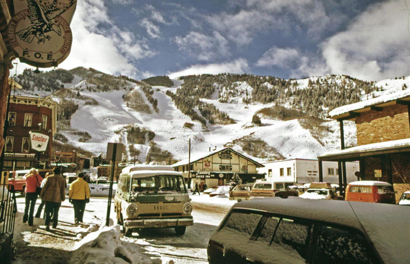 Colorado: Galena Street, Aspen (1974) Life in the 1970s in every state, Alabama: Alabama Theatre, Birmingham (1972), Alaska: Fishing on Nonvianuk Lake (1973), Arizona: Route 66, Winslow (1979), Arkansas: Testing for pollution in Fort Smith (1973), California: The streets of San Francisco (c.1970), Colorado: Galena Street, Aspen (1974), Connecticut: Collin’s Diner, Canaan (1976), Delaware: Old State House, Dover (1970), Florida: Disney’s Magic Kingdom (1970), Georgia: Farmer ploughing field in Helen (1970), Hawaii: The Brady Bunch in ‘Hawaii Bound’ (1972), Idaho: Camping on Lake Stanley (c.1970s), Illinois: Roller Disco fashion show, Chicago (1979), Indiana: Indianapolis 500 (1973), Iowa: Sergeant John F. Baker Jr. Bridge, Davenport (1972), Kansas: Grain elevator, White Cloud (1974), Kentucky: Miners’ homes, Brookside (1974), Louisiana: Bourbon Street, New Orleans (1976), Maine: Fishing in Cape Elizabeth (1971), Maryland: School excursion to Baltimore harbor (1973), Massachusetts: Haymarket Square, Boston (1973), Michigan: Annual smelt run, Tawas City (1973), Minnesota: SkyRise Terrace, St Paul (1971), Mississippi: Hurricane Camille Gift Shop, Gulfport (1979), Missouri: Tourist information booth, Lake of the Ozarks, Montana: East Glacier Park train station (1974), Nebraska: Sioux tribal dance, North Platte (1970), Nevada: Fremont Street, Las Vegas (c.1970), New Hampshire: Waterville Valley (1972), New Jersey: Seaside Heights boardwalk (1978), New Mexico: Mesa viewpoint (c.1970s), New York: Sightseeing cruise, New York City (c.1970s), North Carolina: Prom queen parade, Huntersville (c.1970s), North Dakota: Arriving at Fargo station (c.1972), Ohio: Aerial view of Toledo (c.1970s), Oklahoma: Oral Roberts University, Tulsa (c.1977), Oregon: Union Station, Portland (1974), Pennsylvania: Street parade, Philadelphia (1976), Rhode Island: Giant milk can, Lincoln (1978), South Carolina: Jungle Golf, Myrtle Beach (1979), South Dakota: Reptile Gardens Wild Animal Park (1975), Tennessee: Interstate 24 near Nashville (1972), Texas: Dallas freeway (1970), Utah: Dead Horse Point, Canyonlands (1972), Vermont: Farm shop (1975), Virginia: Tysons Corner Mall, Tysons Corner (1976), Washington: Seattle skyline (1973), West Virginia: Laundromat, Cedar Grove (1973), Wisconsin: Lake Mendota (1979)