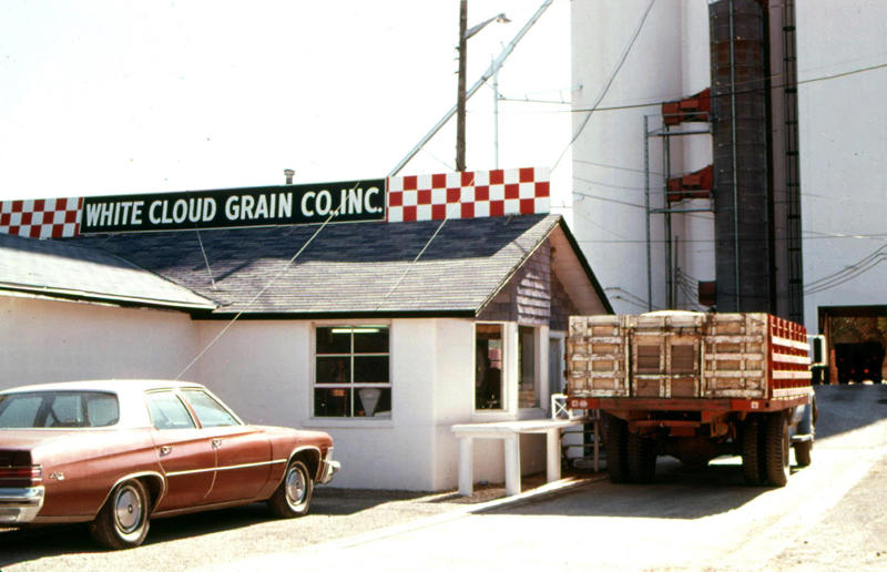 Kansas: Grain elevator, White Cloud (1974) Life in the 1970s in every state, Alabama: Alabama Theatre, Birmingham (1972), Alaska: Fishing on Nonvianuk Lake (1973), Arizona: Route 66, Winslow (1979), Arkansas: Testing for pollution in Fort Smith (1973), California: The streets of San Francisco (c.1970), Colorado: Galena Street, Aspen (1974), Connecticut: Collin’s Diner, Canaan (1976), Delaware: Old State House, Dover (1970), Florida: Disney’s Magic Kingdom (1970), Georgia: Farmer ploughing field in Helen (1970), Hawaii: The Brady Bunch in ‘Hawaii Bound’ (1972), Idaho: Camping on Lake Stanley (c.1970s), Illinois: Roller Disco fashion show, Chicago (1979), Indiana: Indianapolis 500 (1973), Iowa: Sergeant John F. Baker Jr. Bridge, Davenport (1972), Kansas: Grain elevator, White Cloud (1974), Kentucky: Miners’ homes, Brookside (1974), Louisiana: Bourbon Street, New Orleans (1976), Maine: Fishing in Cape Elizabeth (1971), Maryland: School excursion to Baltimore harbor (1973), Massachusetts: Haymarket Square, Boston (1973), Michigan: Annual smelt run, Tawas City (1973), Minnesota: SkyRise Terrace, St Paul (1971), Mississippi: Hurricane Camille Gift Shop, Gulfport (1979), Missouri: Tourist information booth, Lake of the Ozarks, Montana: East Glacier Park train station (1974), Nebraska: Sioux tribal dance, North Platte (1970), Nevada: Fremont Street, Las Vegas (c.1970), New Hampshire: Waterville Valley (1972), New Jersey: Seaside Heights boardwalk (1978), New Mexico: Mesa viewpoint (c.1970s), New York: Sightseeing cruise, New York City (c.1970s), North Carolina: Prom queen parade, Huntersville (c.1970s), North Dakota: Arriving at Fargo station (c.1972), Ohio: Aerial view of Toledo (c.1970s), Oklahoma: Oral Roberts University, Tulsa (c.1977), Oregon: Union Station, Portland (1974), Pennsylvania: Street parade, Philadelphia (1976), Rhode Island: Giant milk can, Lincoln (1978), South Carolina: Jungle Golf, Myrtle Beach (1979), South Dakota: Reptile Gardens Wild Animal Park (1975), Tennessee: Interstate 24 near Nashville (1972), Texas: Dallas freeway (1970), Utah: Dead Horse Point, Canyonlands (1972), Vermont: Farm shop (1975), Virginia: Tysons Corner Mall, Tysons Corner (1976), Washington: Seattle skyline (1973), West Virginia: Laundromat, Cedar Grove (1973), Wisconsin: Lake Mendota (1979)