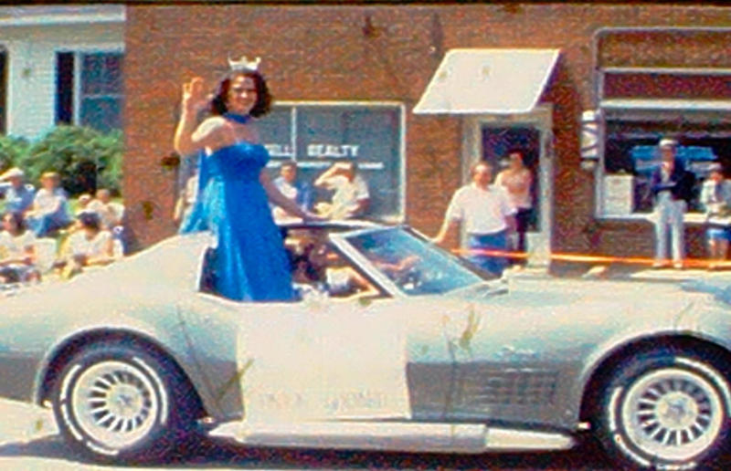 North Carolina: Prom queen parade, Huntersville (c.1970s) Life in the 1970s in every state, Alabama: Alabama Theatre, Birmingham (1972), Alaska: Fishing on Nonvianuk Lake (1973), Arizona: Route 66, Winslow (1979), Arkansas: Testing for pollution in Fort Smith (1973), California: The streets of San Francisco (c.1970), Colorado: Galena Street, Aspen (1974), Connecticut: Collin’s Diner, Canaan (1976), Delaware: Old State House, Dover (1970), Florida: Disney’s Magic Kingdom (1970), Georgia: Farmer ploughing field in Helen (1970), Hawaii: The Brady Bunch in ‘Hawaii Bound’ (1972), Idaho: Camping on Lake Stanley (c.1970s), Illinois: Roller Disco fashion show, Chicago (1979), Indiana: Indianapolis 500 (1973), Iowa: Sergeant John F. Baker Jr. Bridge, Davenport (1972), Kansas: Grain elevator, White Cloud (1974), Kentucky: Miners’ homes, Brookside (1974), Louisiana: Bourbon Street, New Orleans (1976), Maine: Fishing in Cape Elizabeth (1971), Maryland: School excursion to Baltimore harbor (1973), Massachusetts: Haymarket Square, Boston (1973), Michigan: Annual smelt run, Tawas City (1973), Minnesota: SkyRise Terrace, St Paul (1971), Mississippi: Hurricane Camille Gift Shop, Gulfport (1979), Missouri: Tourist information booth, Lake of the Ozarks, Montana: East Glacier Park train station (1974), Nebraska: Sioux tribal dance, North Platte (1970), Nevada: Fremont Street, Las Vegas (c.1970), New Hampshire: Waterville Valley (1972), New Jersey: Seaside Heights boardwalk (1978), New Mexico: Mesa viewpoint (c.1970s), New York: Sightseeing cruise, New York City (c.1970s), North Carolina: Prom queen parade, Huntersville (c.1970s), North Dakota: Arriving at Fargo station (c.1972), Ohio: Aerial view of Toledo (c.1970s), Oklahoma: Oral Roberts University, Tulsa (c.1977), Oregon: Union Station, Portland (1974), Pennsylvania: Street parade, Philadelphia (1976), Rhode Island: Giant milk can, Lincoln (1978), South Carolina: Jungle Golf, Myrtle Beach (1979), South Dakota: Reptile Gardens Wild Animal Park (1975), Tennessee: Interstate 24 near Nashville (1972), Texas: Dallas freeway (1970), Utah: Dead Horse Point, Canyonlands (1972), Vermont: Farm shop (1975), Virginia: Tysons Corner Mall, Tysons Corner (1976), Washington: Seattle skyline (1973), West Virginia: Laundromat, Cedar Grove (1973), Wisconsin: Lake Mendota (1979)