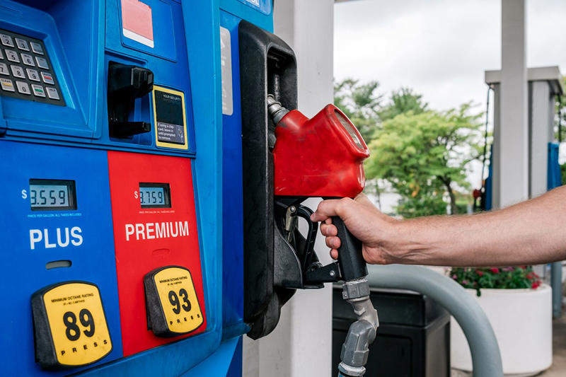 Choose the Right Fuel Grade Avoid Additives, Carry Less Stuff, Avoid Heavy Traffic, Remove Accessories, Use an Air Dam, Choose the Right Fuel Grade, Buy Efficient Tires, Keep Your Car Aligned, Keep an Eye on Warning Lights