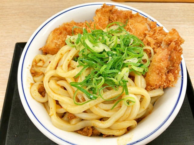 ・「かつや」新商品, ・伝家の宝刀「うどんオンザライス」, ・海老フライ、ロースカツ、白菜, ・丼を選ぶべき理由