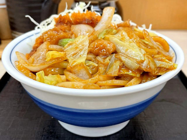 ・「かつや」新商品, ・伝家の宝刀「うどんオンザライス」, ・海老フライ、ロースカツ、白菜, ・丼を選ぶべき理由