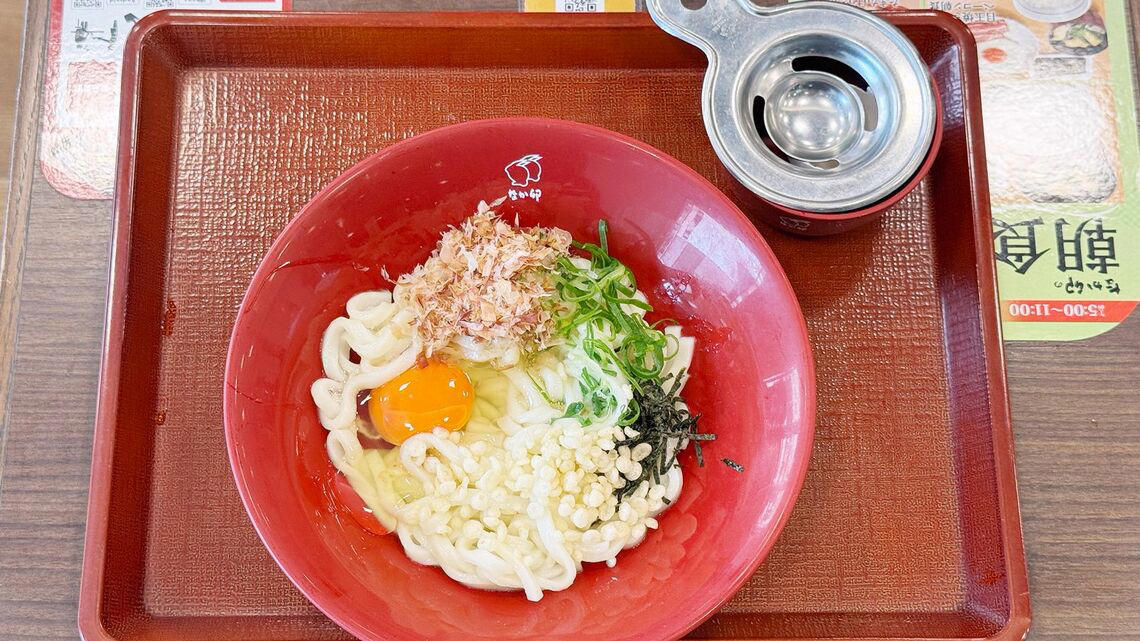 系列店、親父の製麺所とめりけんやは同じうどん, 親父の製麺所のお得なモーニングメニューは480円, 朝のうどんは胃にやさしい。お腹いっぱいでも重くない朝ごはん, 実は栄養バランスはそこまで悪くない!? うどんとライスの組み合わせ, 忙しい朝の時間にもピッタリの手早さと、財布にやさしい価格, うどんブーム到来の予感!? めりけんやの出店拡大を願って, 丼ものチェーンも「うどん」を目下強化中
