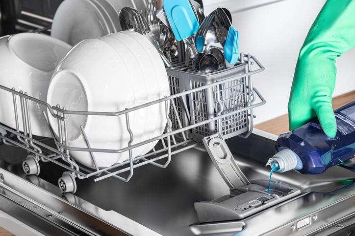 Dishwashing liquid, Dishwashing liquid and vinegar, Black tea, Citric acid, Baking soda, Shaving cream, Rinse aid, Rubbing alcohol, Melamine sponges, Cornflour, Methylated spirits