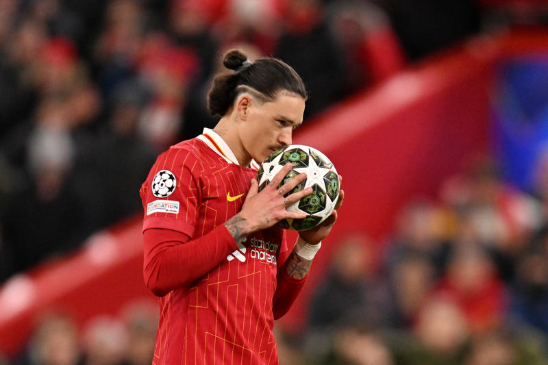 Latest transfer news headlines, Isak considering 'all options', Thiago Silva's son signs Chelsea scholarship, Timothy Weah agrees terms with Ligue 1 side, Marcus Rashford lands in Barcelona, James Trafford agrees City return, Wissa agrees terms with Newcastle, BlueCo shenanigans continue, Evan Ferguson to complete Roma switch, Alvaro Morata finds new club, Rashford en route to Spain, Gabriel Magalhães on Viktor Gyokeres, Galatasaray confident of landing Ederson, Mbeumo agrees contract as United eye strikers, Nunez bags hat-trick, Man Utd face Mbeumo issue, Mosquera latest, Liverpool book Ekitike medical, Gibbs-White claim confirmed, Simons interest, DONE DEAL, Nunez deal off, Gyokeres to Man Utd rumour addressed, Keeley leaves Spurs, Bayern prepare fresh Luis Diaz bid, Arsenal tour squad, Chelsea set Renato Veiga asking price, Howe voices frustrations, Potter delighted with new West Ham signing, Man City eye Trafford deal, Galatasaray make Ederson bid, Sancho to join Juventus, Walker-Peters shirt number, Rodrygo latest, DONE DEAL, Ekitike to Liverpool imminent?, Aubameyang finds new home, Arsenal take big step towards Gyokeres deal, Isak latest, Tottenham in talks for Joao Palhinha, Liverpool close in on £82m Ekitike, Liverpool to bid again for Ekitike, Sesko wants to join Man Utd, Patrick Bamford update..., Evan Ferguson to Roma, Bayern prepare fresh Diaz bid, Amorim pleased with new signing, Arsenal take new signings to Singapore, Aubameyang finds new home, Arsenal close to Gyokeres agreement, Napoli drop interest in Nunez, Napoli make Osimhen decision, Gibbs-White transfer twist, Isak not in Newcastle squad, Ferguson set for Roma, Real to extend two key contracts, Barca advancing on Rashford deal, United eye midfielder, Keeley leaves Spurs, DONE DEAL! Villa sign LASK teenager, DONE DEAL! Leeds sign Stach, Isak open to Saudi switch, Auba back to Marseille, Fenerbahce set for PSG double swoop, Vinicius Jr targeted for Saudi Pro League move, Sancho to Forest?, Arsenal accidentally leak image of FIFTH summer signing, Newcastle confirm signing, Nwaneri signs, Man Utd book Mbeumo medical, DONE DEAL, Isak 'wants' Liverpool move, Tottenham register Zabarnyi interest, Simons interest, Man City rival Newcastle for Trafford, DONE DEAL!, Wissa is keen to leave Brentford, Madueke tipped for Arsenal left wing as key Martinelli difference revealed, DONE DEAL: Sels extends Forest stay, Leverkusen hope to hold on to Xhaka, City name preferred goalkeeper replacement, Maddison back in training but Kulusevski remains absent, Madueke to miss preseason tour, Jackson expected to stay at Chelsea, Ademola Lookman eyes Inter switch, Isak open to Saudi switch, Frank says risk of sack drove his desire to join Spurs, Madueke confirms Chelsea departure, DONE DEAL: Danilo completes Botafogo switch