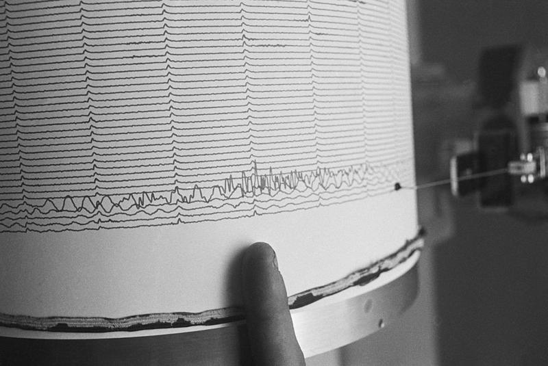 Predicting earthquakes Seismologists turn to AI to predict the next major earthquake, Predicting earthquakes, Impossible task?, Earth's puzzle, Underground menace, Ideal scenario, Not enough, AI to the rescue, Benefits, Experiment, How it works, Drawback, Promising findings, Current use, Superhuman warning system, Looking promising