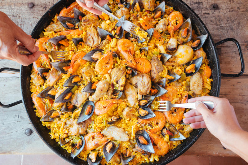 Paella Fish and chips, Pasta carbonara, Churrasco, Spring rolls, Shakshouka, Tandoori chicken