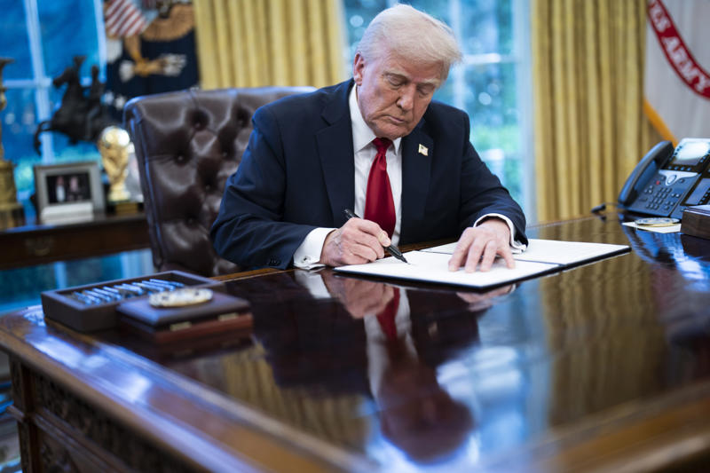 Executive orders Travelers turned away, Device review, Temporary visa holders and permanent residents, Avoid international travel, Travel advisories issued, Executive orders, Previous advisories due to gun violence, New travel warnings, Permanent residents and ESTA holders, CBP searching devices, Potential consequences for opting out, Official data, French scientist denied entry, Text messages critical of Trump, US citizens, Making device searches more challenging, Assume you'll be pulled aside, Decide what you'll do beforehand, Unlock the device yourself, Tools to unlock your device, Strong password, Turn off biometric unlocks, Property receipt, Manual or forensic tools, Wiping your phone, Burner phones or traveling with no phone, Securely delete your data, Deleting apps, Encrypt data, Strong password and biometric unlocks off