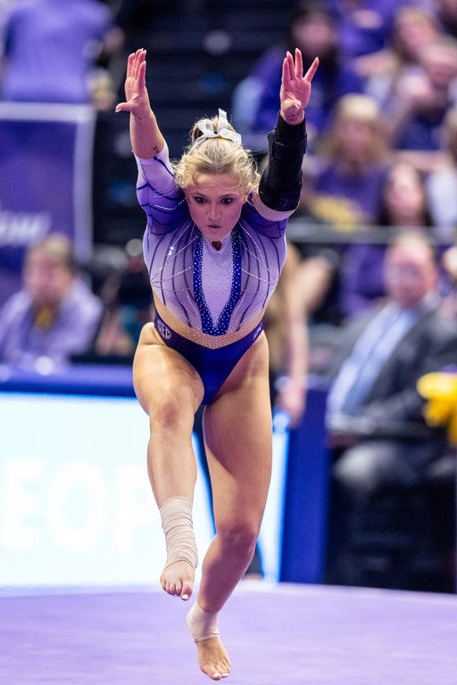 Epic photos of Livvy Dunne and the elite LSU gymnastics team
