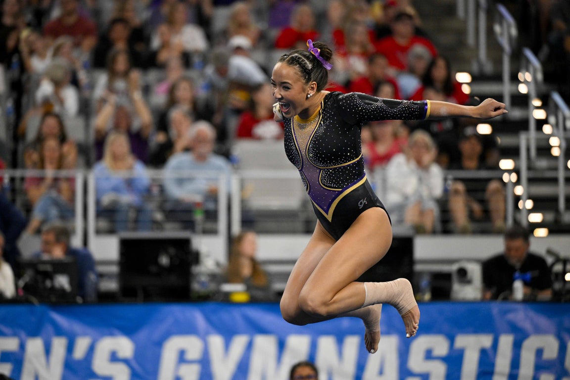 Epic photos of Livvy Dunne and the elite LSU gymnastics team