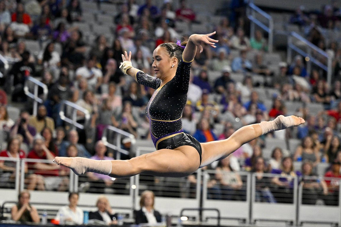 Epic photos of Livvy Dunne and the elite LSU gymnastics team