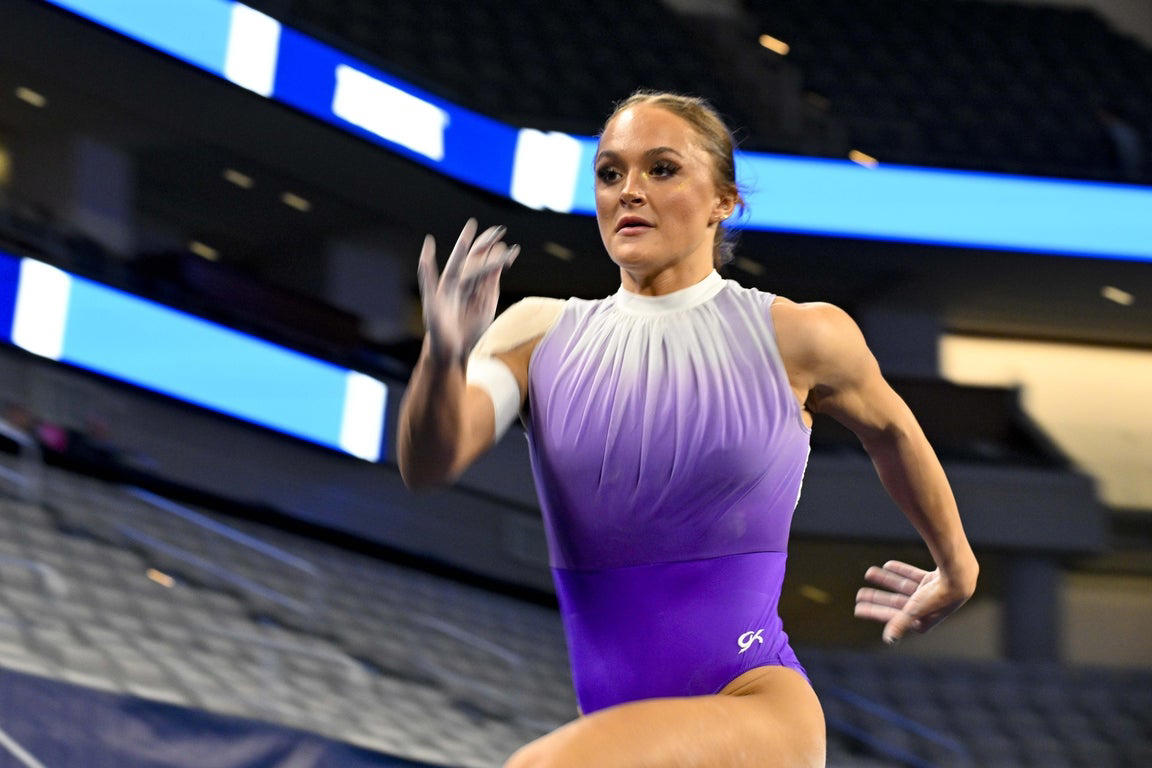 Epic photos of Livvy Dunne and the elite LSU gymnastics team
