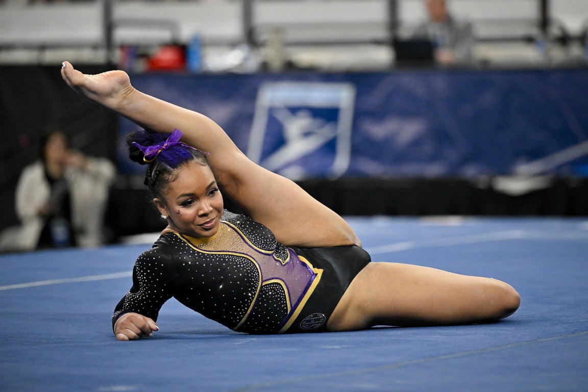 Epic photos of Livvy Dunne and the elite LSU gymnastics team