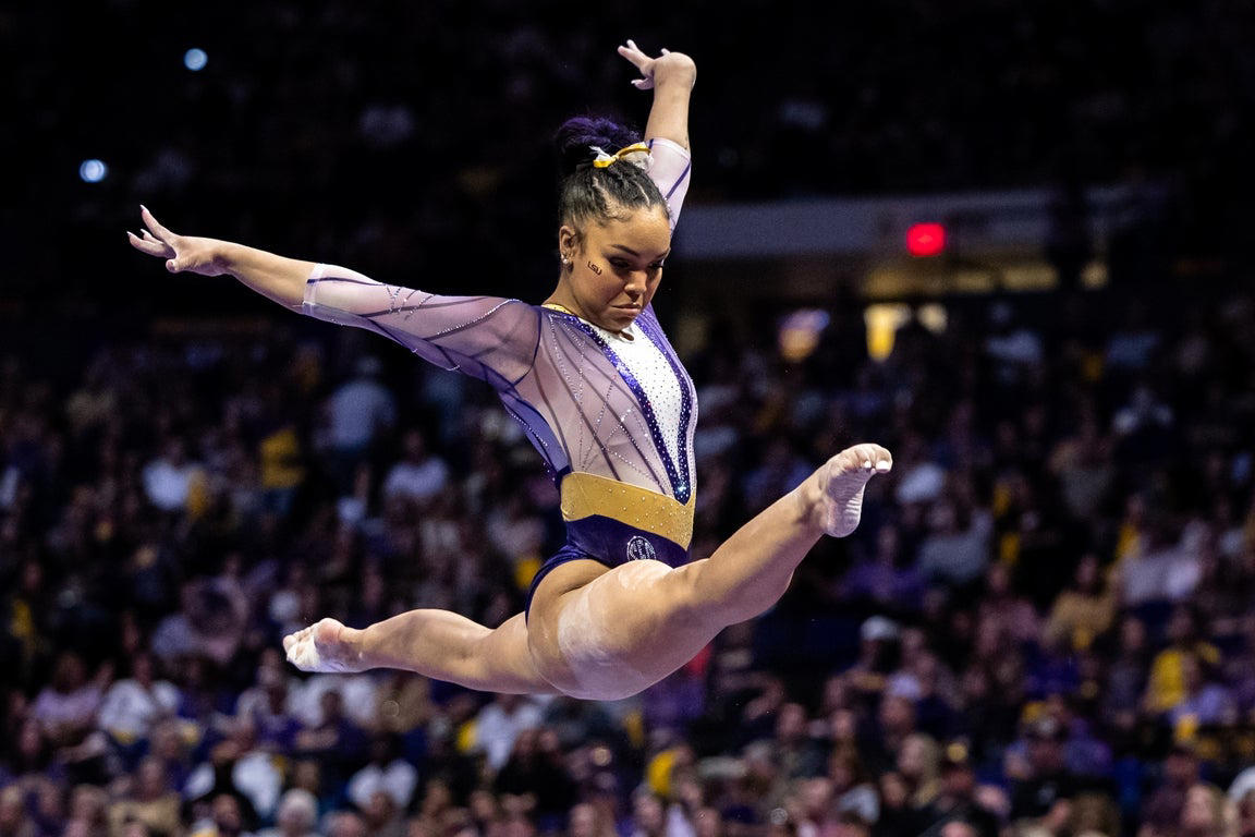 Epic photos of Livvy Dunne and the elite LSU gymnastics team