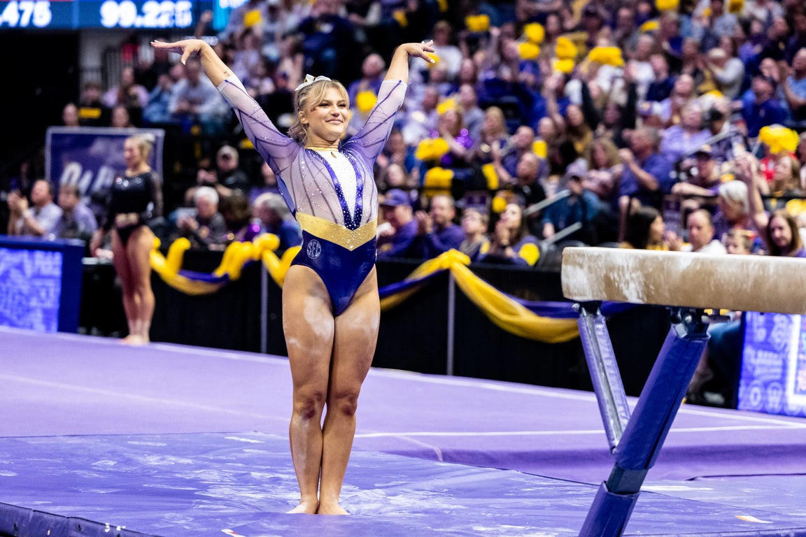 Epic photos of Livvy Dunne and the elite LSU gymnastics team