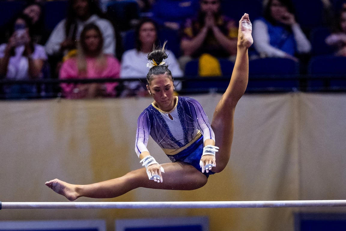 Epic photos of Livvy Dunne and the elite LSU gymnastics team