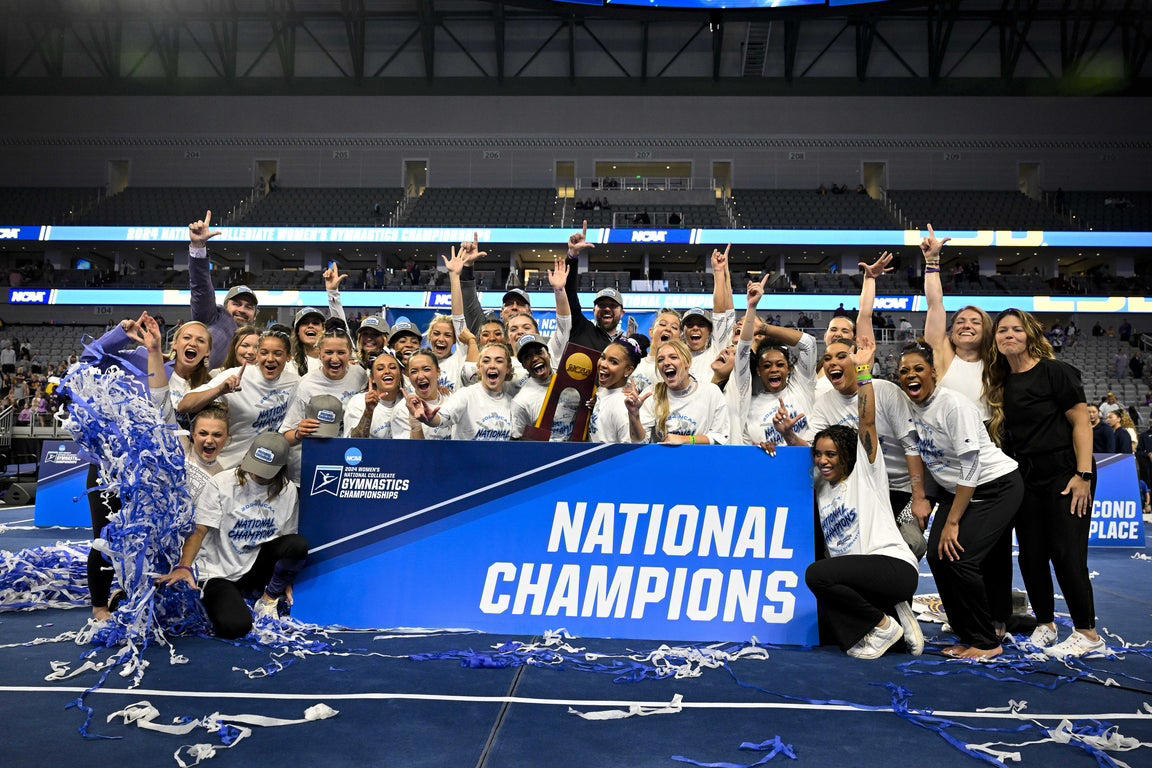 Epic photos of Livvy Dunne and the elite LSU gymnastics team