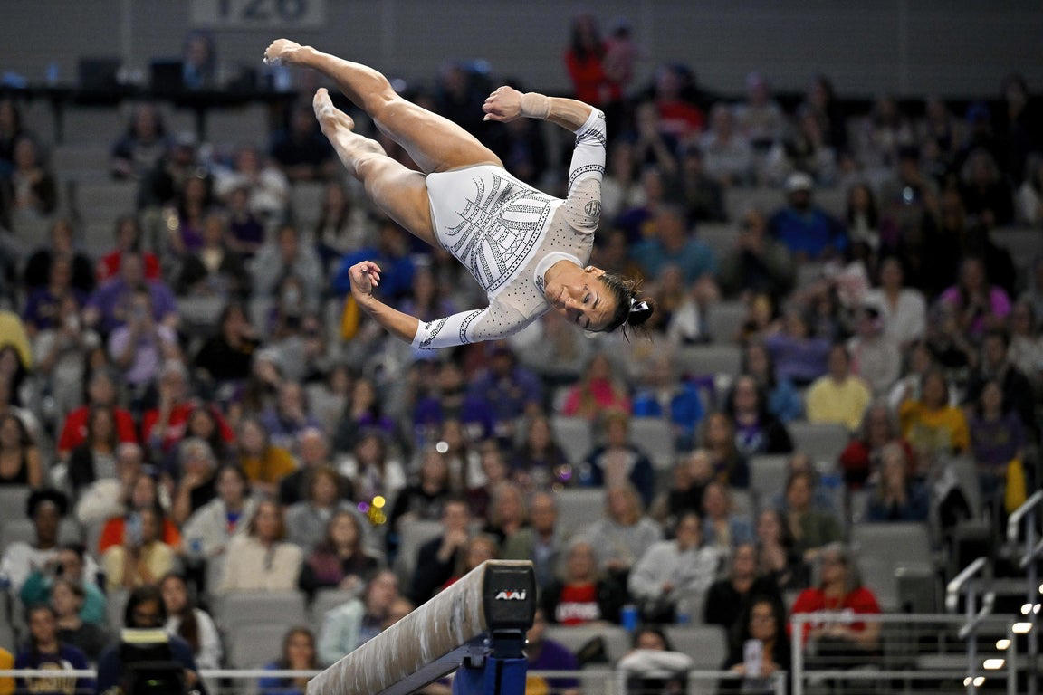 Epic photos of Livvy Dunne and the elite LSU gymnastics team