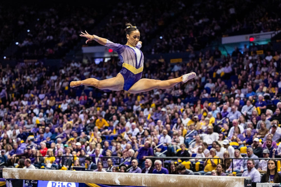 Epic photos of Livvy Dunne and the elite LSU gymnastics team
