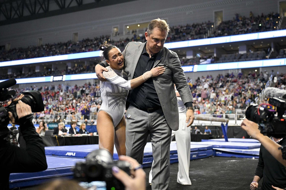 Epic photos of Livvy Dunne and the elite LSU gymnastics team