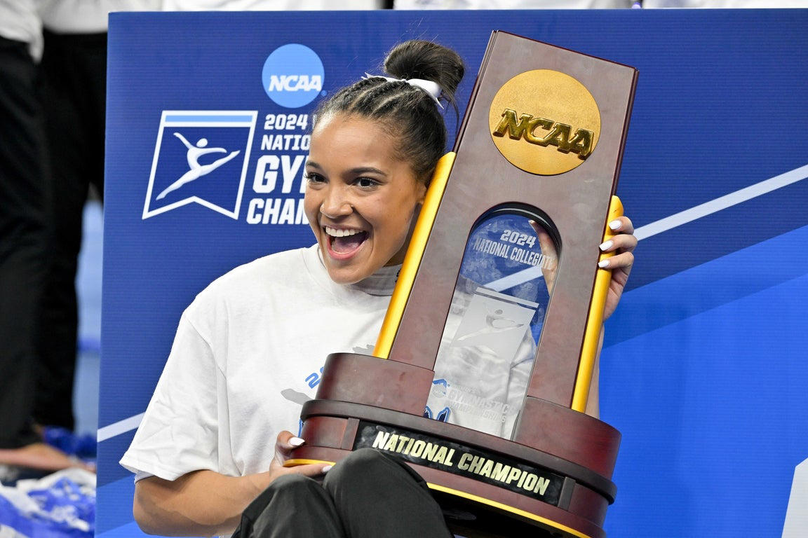Epic photos of Livvy Dunne and the elite LSU gymnastics team